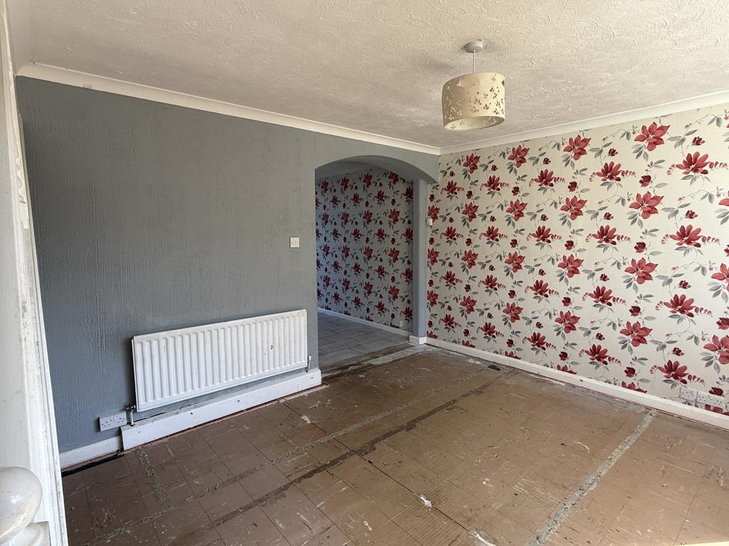 Lot: 14 - HOUSE IN NEED OF IMPROVEMENT - Living Room from Entrance of Semi in Need of Improvement